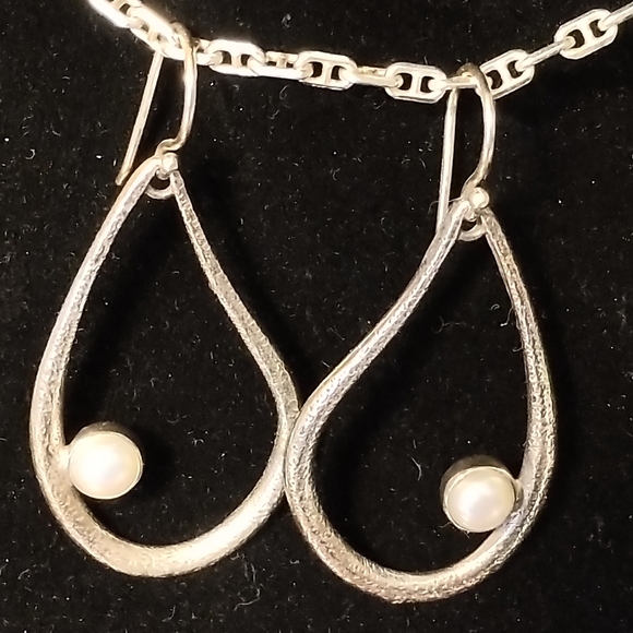 Silpada teardrop pearl earrings *retired* - Picture 2 of 3